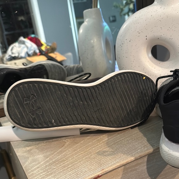 Under Armour Black and Gray Athletic Shoes‎ with Modern Knit Design - Picture 6 of 6